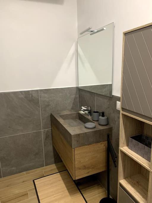 Appartamento Con Terrazzo Sui Tetti Milanesi Exterior foto
